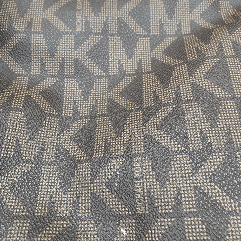 Michael Kors Crossbody bag. - Picture 7 of 11